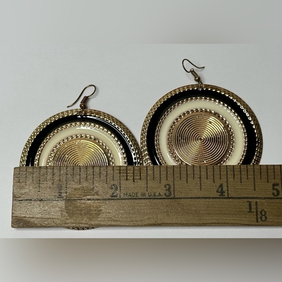 Elegant Gold and Black Circular Earrings - Picture 5 of 6